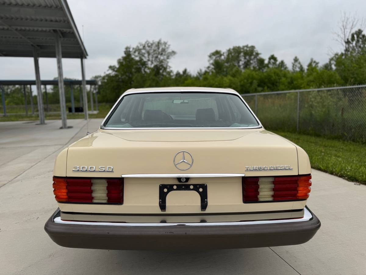 Mercedes-benz-300-sd-diesel-1982-2