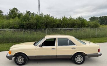 Mercedes-benz-300-sd-diesel-1982-23