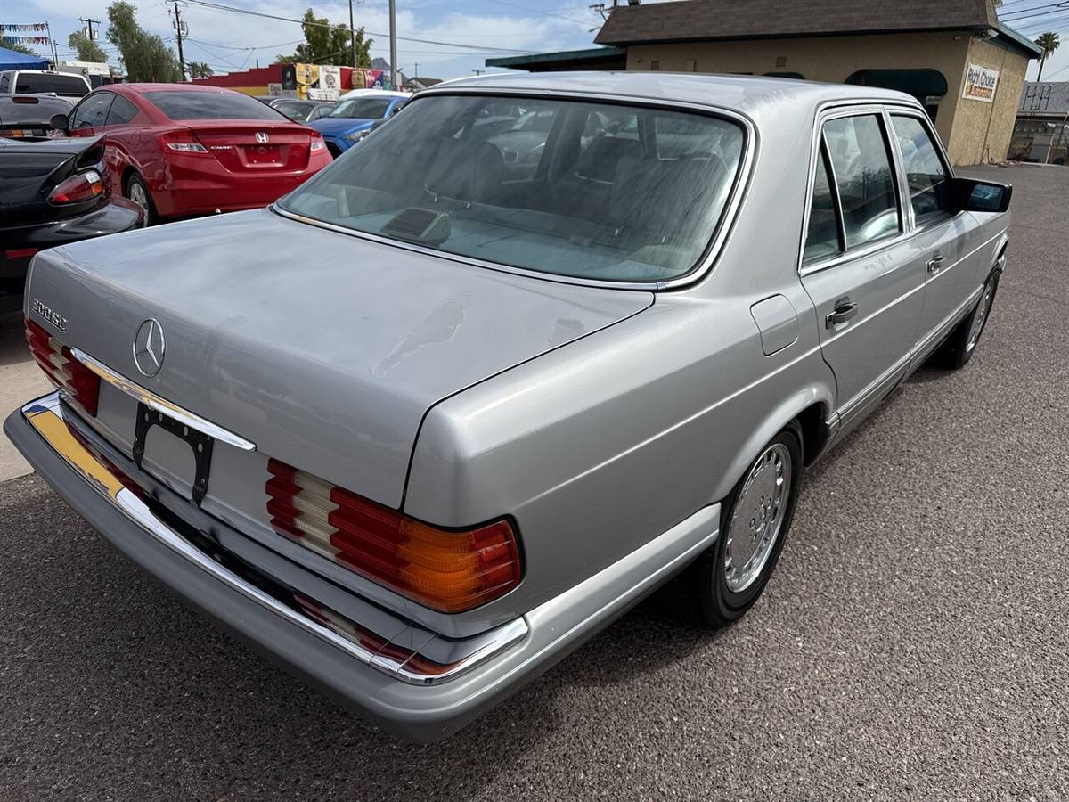 Mercedes-benz-300-se-1988-silver-1