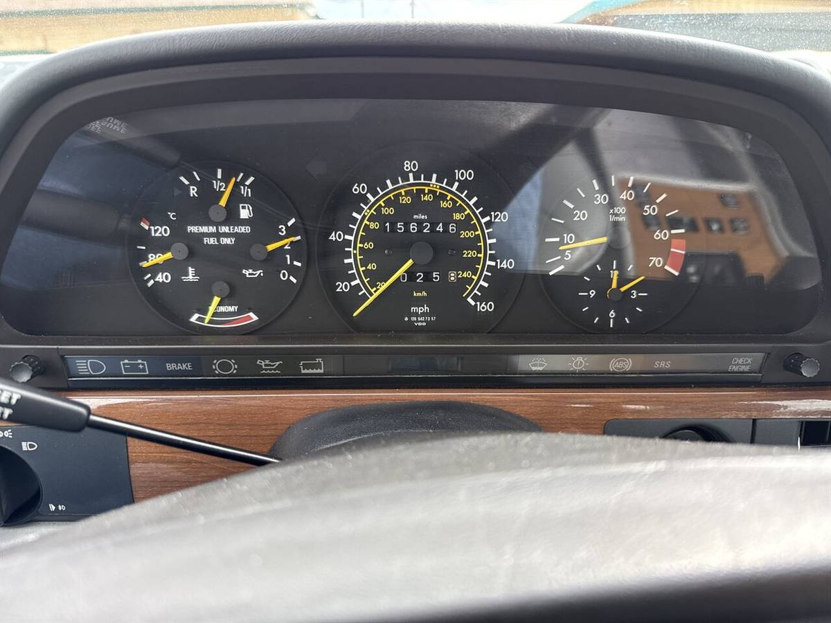 Mercedes-benz-300-se-1988-silver-11