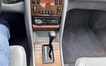 Mercedes-benz-300-se-1988-silver-12