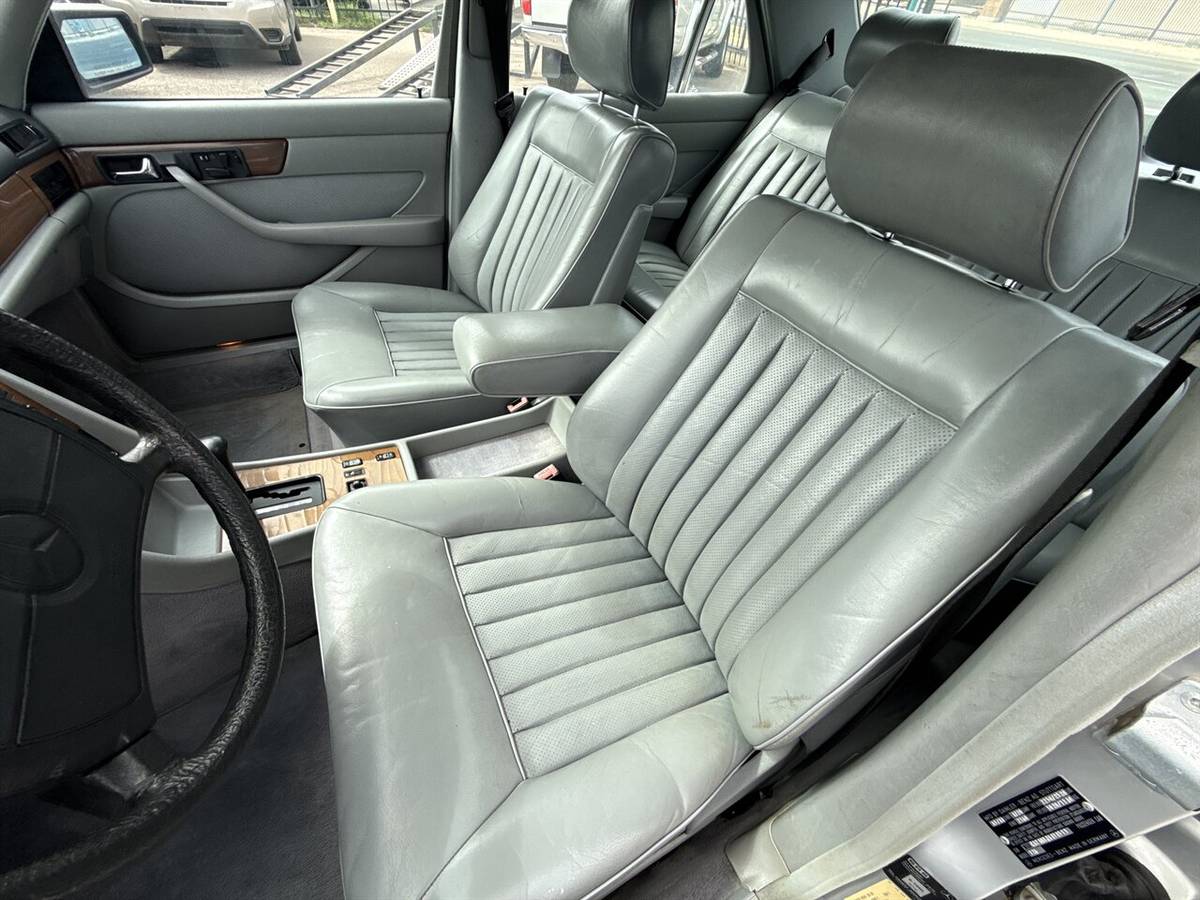 Mercedes-benz-300-se-1988-silver-15