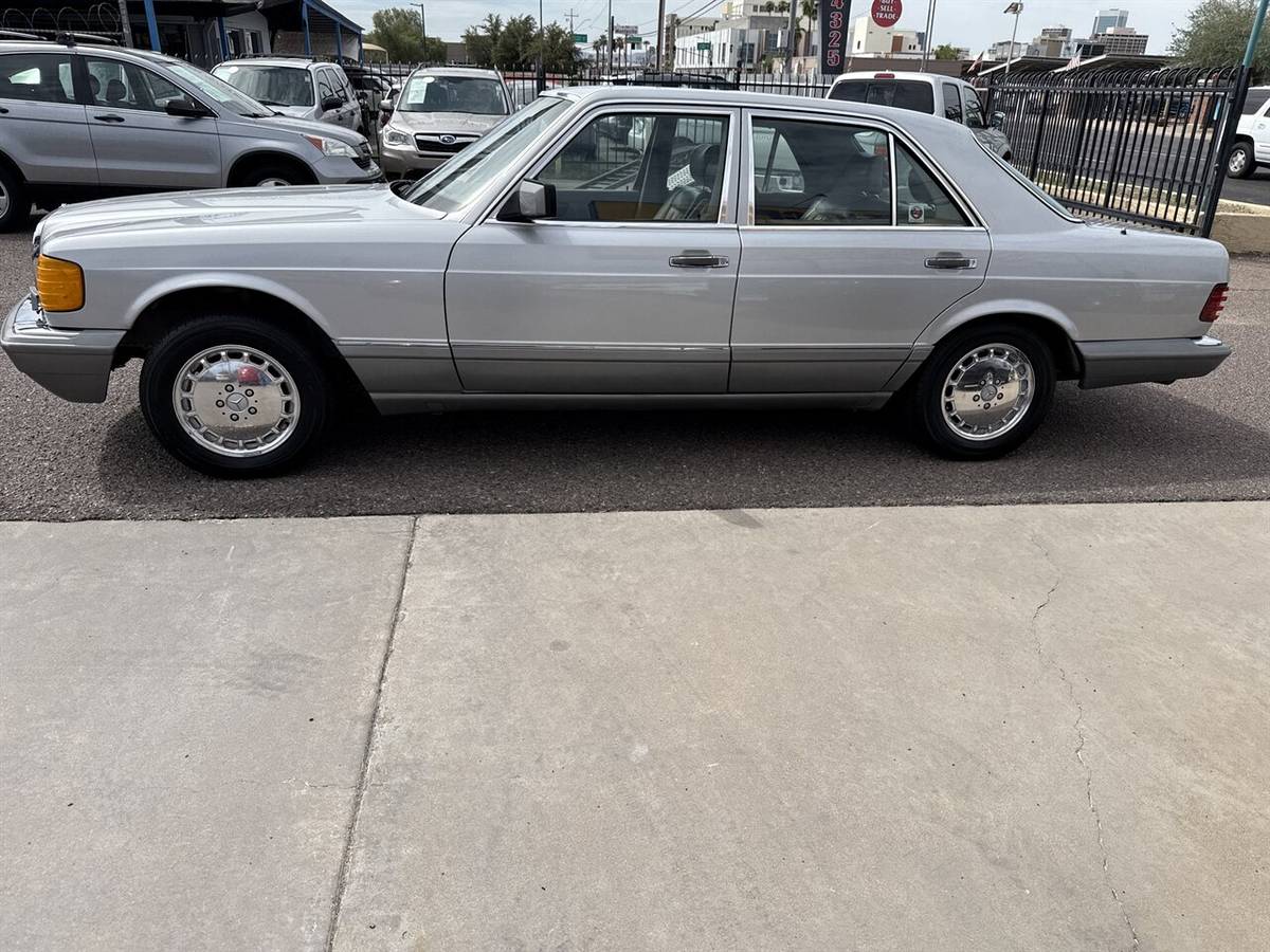 Mercedes-benz-300-se-1988-silver-4