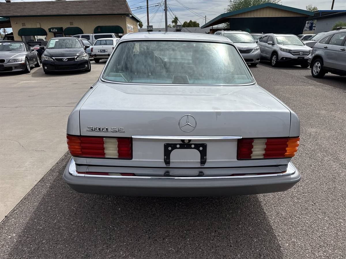 Mercedes-benz-300-se-1988-silver-5