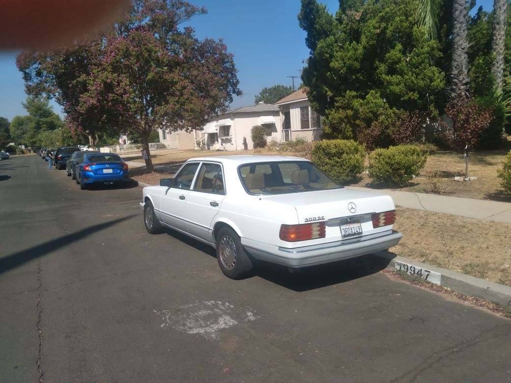 Mercedes-benz-300-se-1991-3