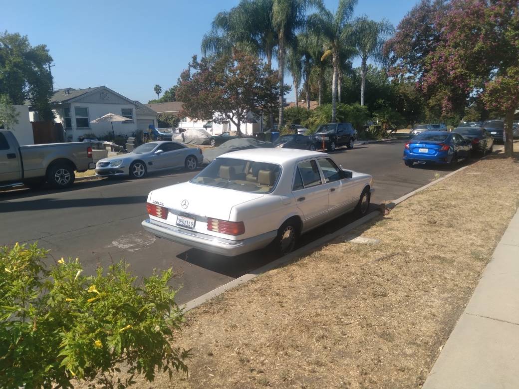 Mercedes-benz-300-se-1991-4