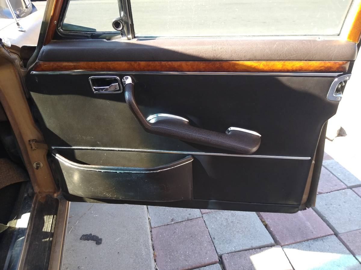 Mercedes-benz-300-sel-6.3-1969-brown-19