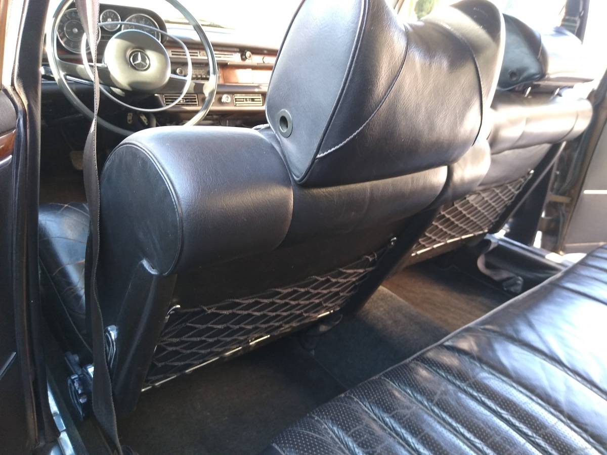 Mercedes-benz-300-sel-6.3-1969-brown-23