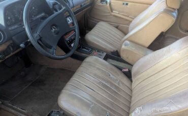 Mercedes-benz-300cd-1982-Yellow-3