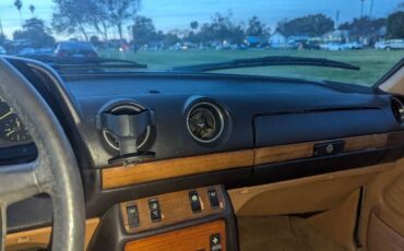 Mercedes-benz-300cd-1982-Yellow