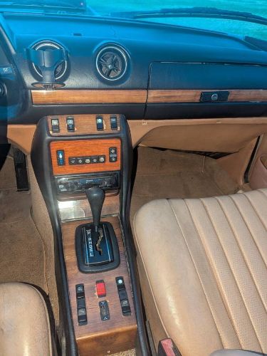 Mercedes-benz-300cd-1982-Yellow-4