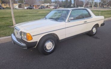 Mercedes-benz-300cd-1982-Yellow-7