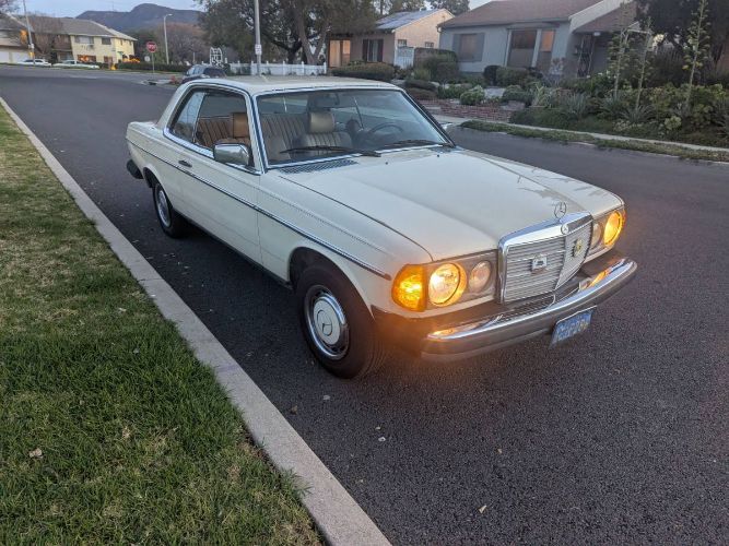 Mercedes-benz-300cd-1982-Yellow-9