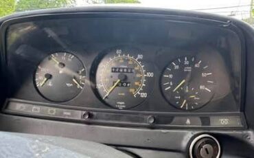 Mercedes-benz-300cd-1983