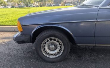Mercedes-benz-300cd-diesel-1983-blue-12