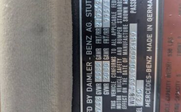Mercedes-benz-300cd-diesel-1983-blue-13