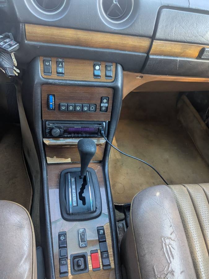 Mercedes-benz-300cd-diesel-1983-blue-17