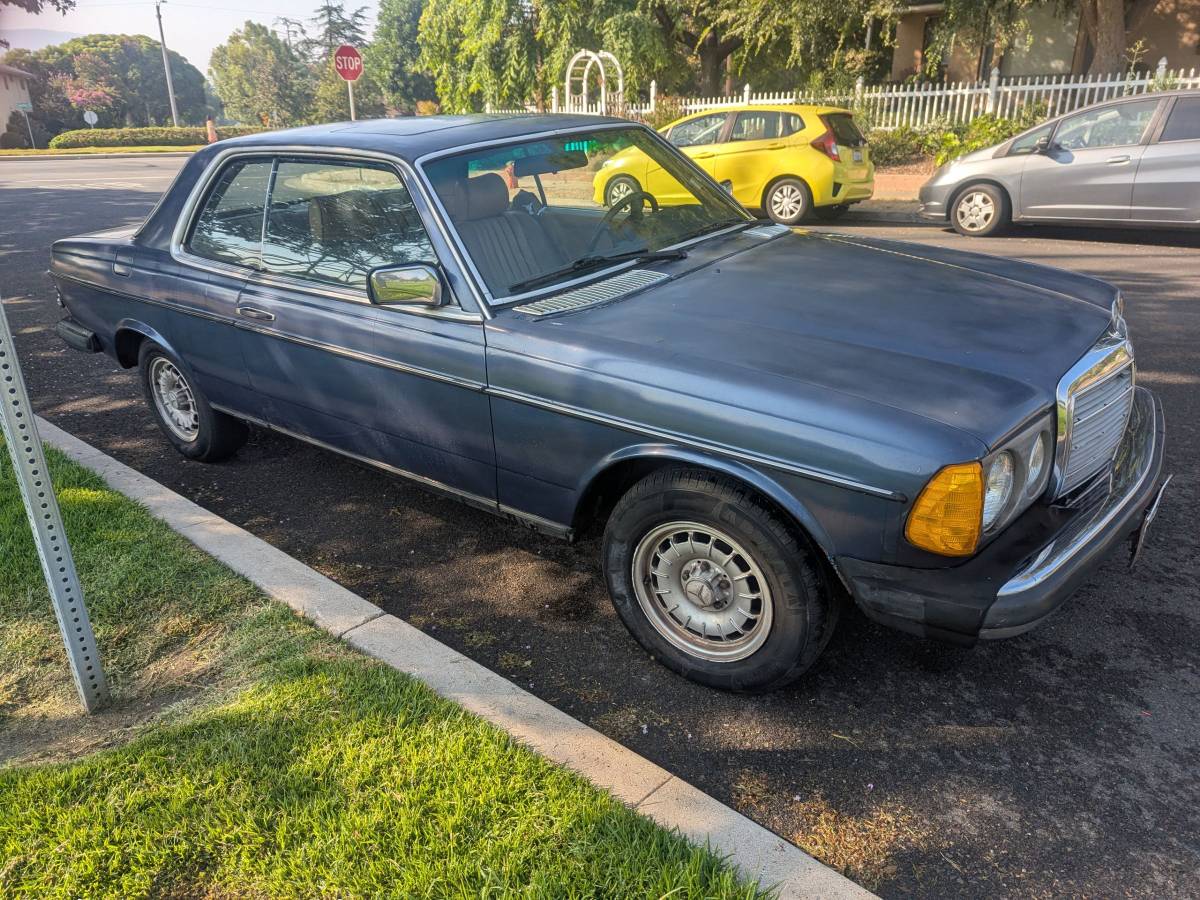 Mercedes-benz-300cd-diesel-1983-blue-6