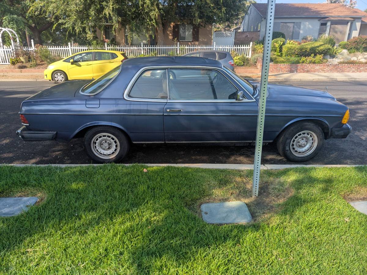 Mercedes-benz-300cd-diesel-1983-blue-7