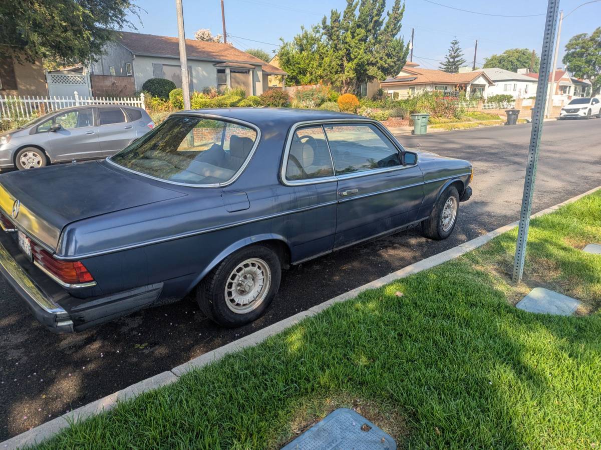 Mercedes-benz-300cd-diesel-1983-blue-8
