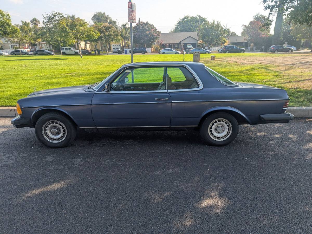 Mercedes-benz-300cd-diesel-1983-blue