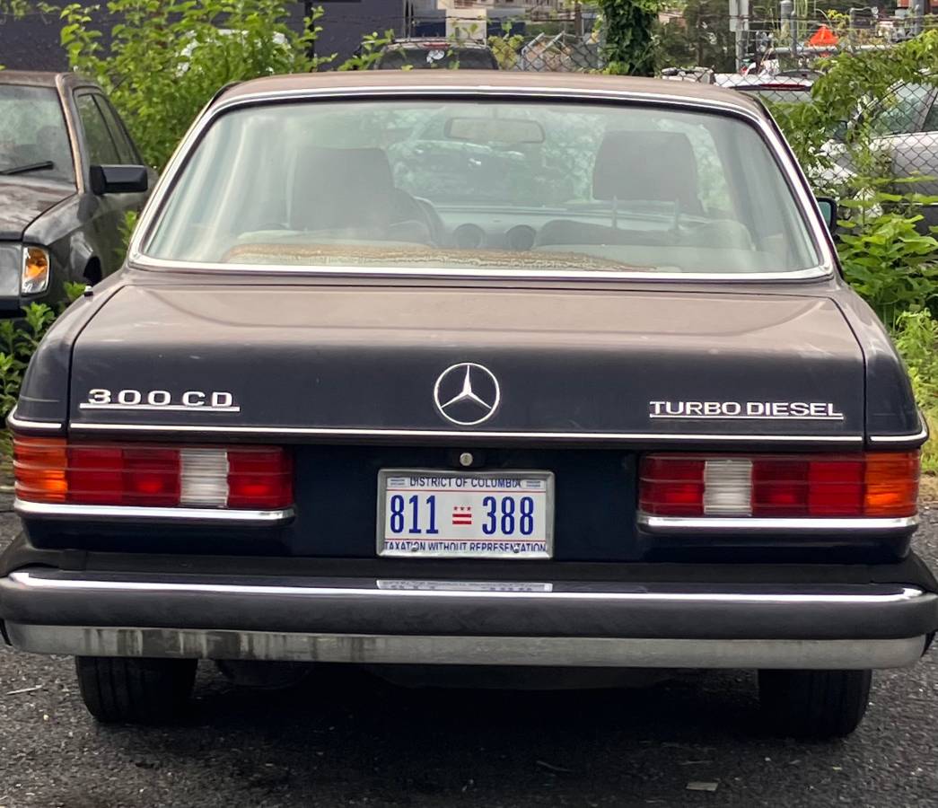 Mercedes-benz-300cd-turbo-diesel-coupe-1985-blue-3