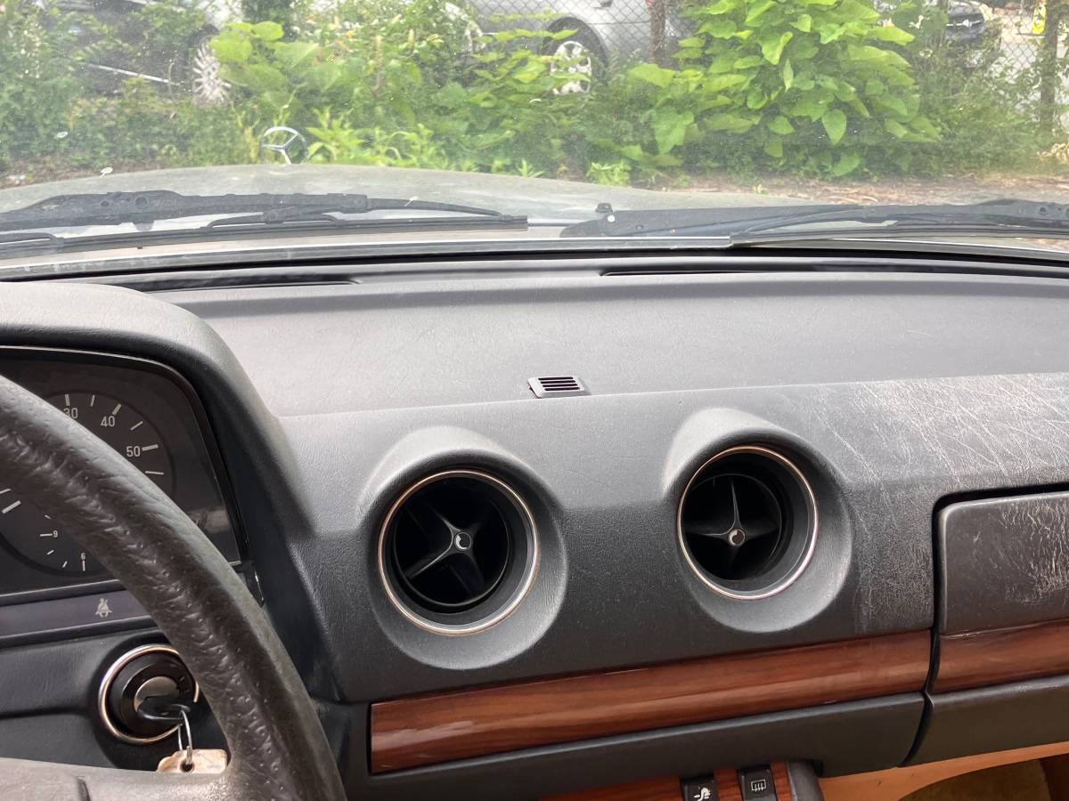 Mercedes-benz-300cd-turbo-diesel-coupe-1985-blue-9