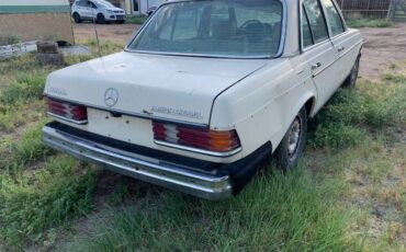 Mercedes-benz-300d-diesel-1982-brown-2