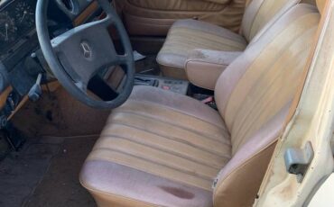 Mercedes-benz-300d-diesel-1982-brown-7