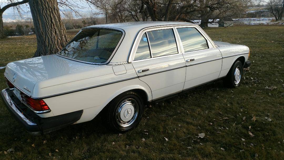 Mercedes-benz-300d-diesel-1982-white-1