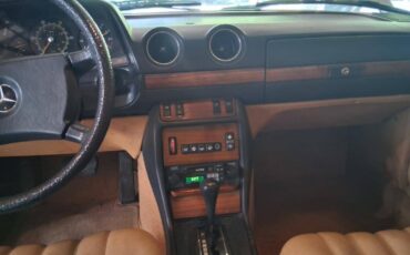 Mercedes-benz-300d-diesel-1982-white-13