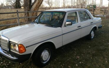 Mercedes-benz-300d-diesel-1982-white-3