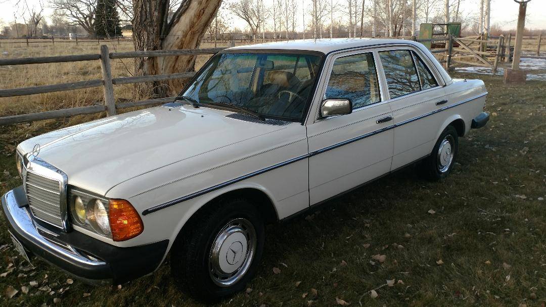 Mercedes-benz-300d-diesel-1982-white-3
