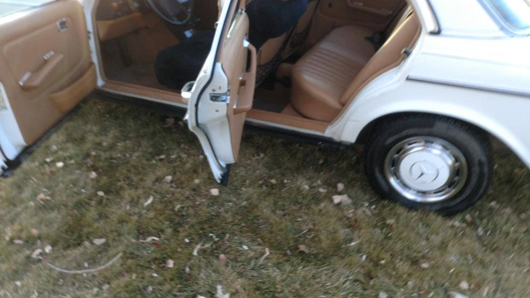 Mercedes-benz-300d-diesel-1982-white-5