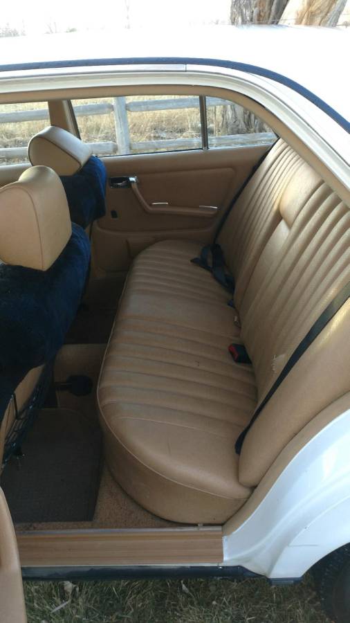 Mercedes-benz-300d-diesel-1982-white-6