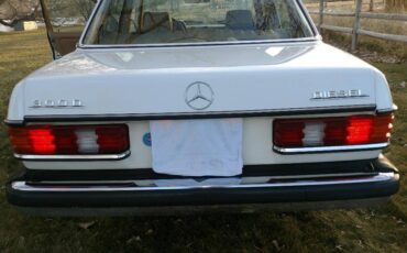 Mercedes-benz-300d-diesel-1982-white-7
