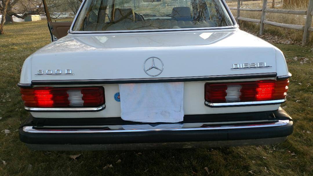 Mercedes-benz-300d-diesel-1982-white-7