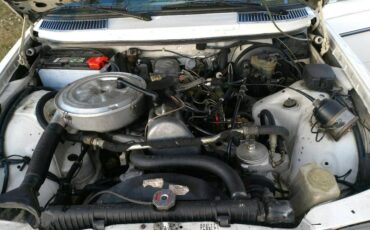 Mercedes-benz-300d-diesel-1982-white-8