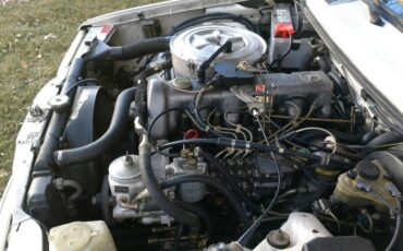 Mercedes-benz-300d-diesel-1982-white-9