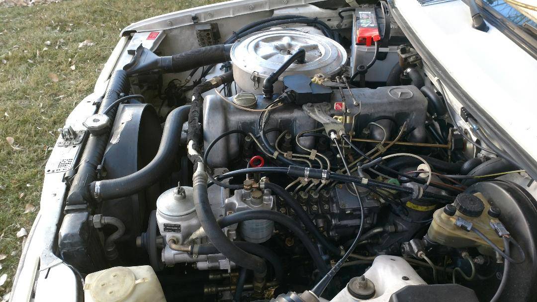 Mercedes-benz-300d-diesel-1982-white-9