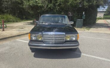 Mercedes-benz-300d-diesel-1983-black-1