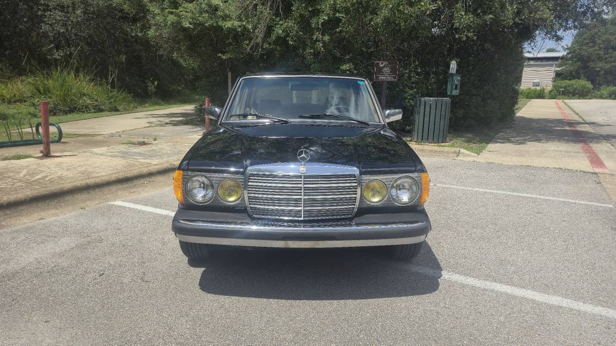 Mercedes-benz-300d-diesel-1983-black-1