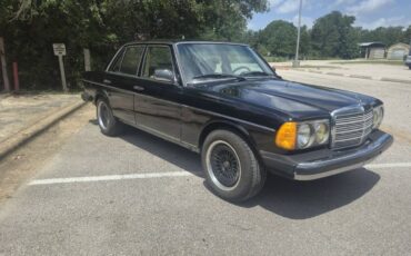 Mercedes-benz-300d-diesel-1983-black-2