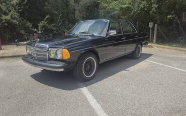 Mercedes-benz-300d-diesel-1983-black