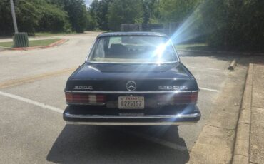 Mercedes-benz-300d-diesel-1983-black-4