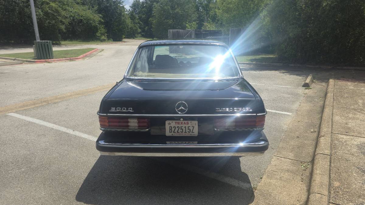 Mercedes-benz-300d-diesel-1983-black-4