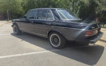 Mercedes-benz-300d-diesel-1983-black-5
