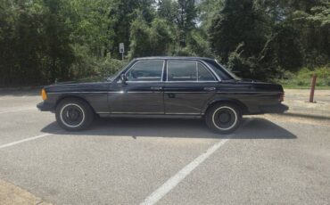 Mercedes-benz-300d-diesel-1983-black-6