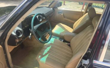 Mercedes-benz-300d-diesel-1983-black-7
