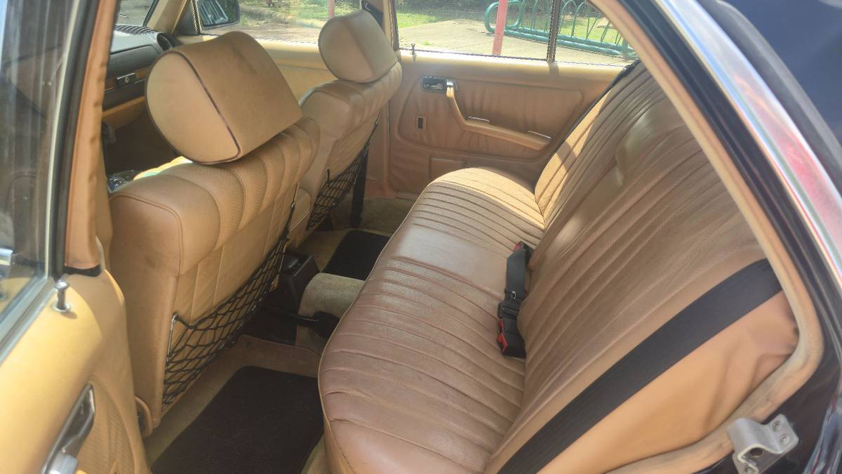 Mercedes-benz-300d-diesel-1983-black-8